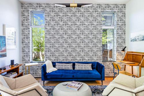 Modern Santa Fe Baca Railyard Apartment with Terrace