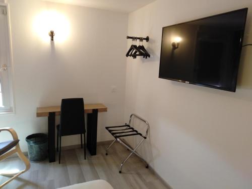Double Room image 4