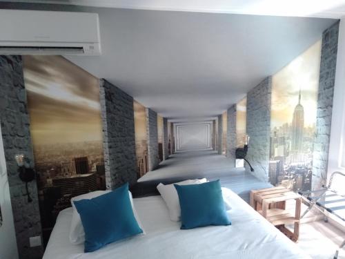 Double Room image 7