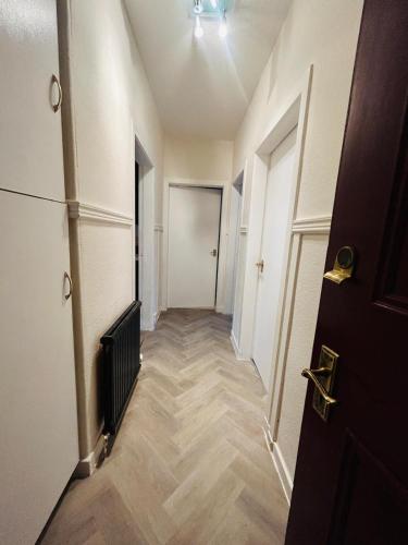 Stylish 2-Bedroom Modern Flat in Coldside