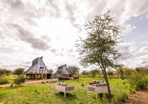 Фасада на хотела, Nanare Chalets Amboseli in Merueshi