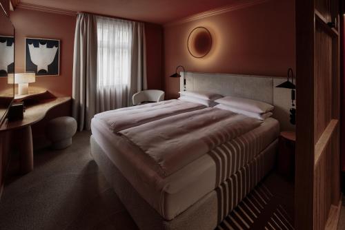 ADELANTE Boutique Hotel - image 2