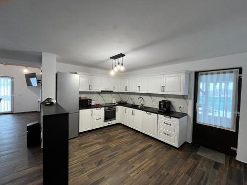 Hillside Chalet in Vama Buzaului