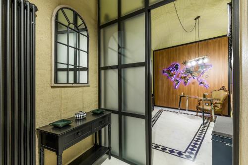 Two-Bedroom Deluxe Apartment image 5