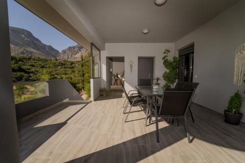 Surrounding environment, F & A Family Home in Zaros