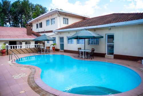 Peldbaseins, The Mavvel Hotel in Embu