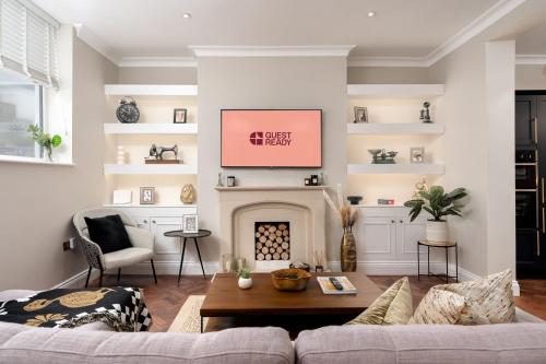 GuestReady – Elegant 3BR Near Victoria Station