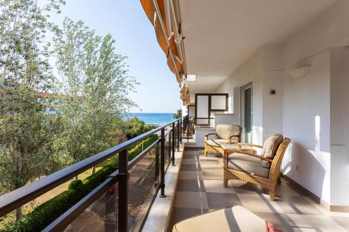 Suites del Mar Fenals Apartments Room Type - Suite Sea View with Hot Tub