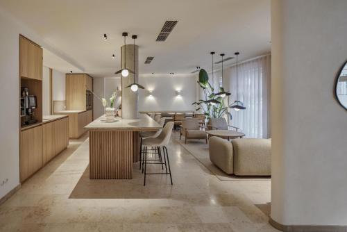 ADELANTE Boutique Hotel - image 14