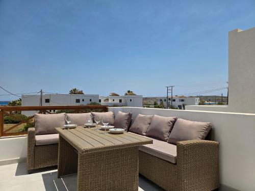 ระเบียง/ชานเรือน, Punta Mare Hotel near สนามบินแห่งชาติคาร์ปาทอส ไอส์แลนด์