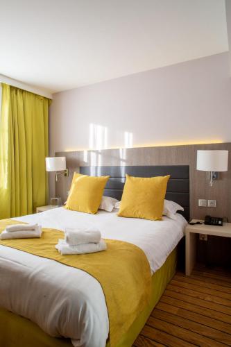 Logis Hôtel Les Tuileries - image 13
