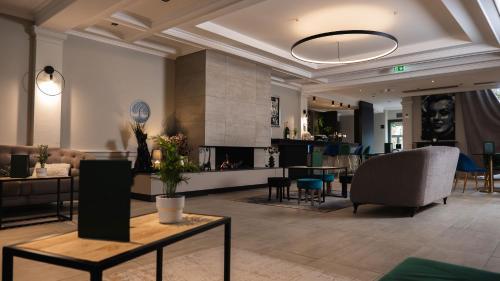 . Logis Hôtel & Restaurant - Les Tuileries