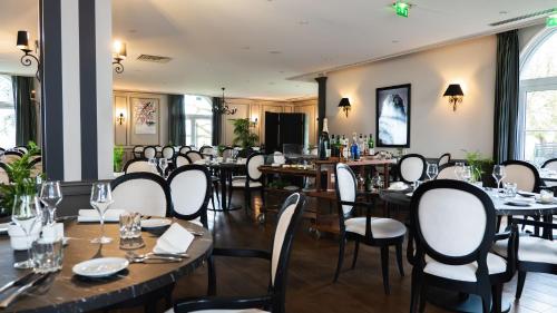 Logis Hôtel Les Tuileries - image 2