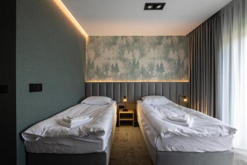 2 twin beds, 1 sofa bed