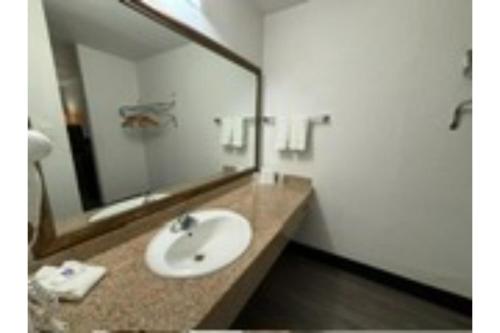 Motel 6 Mesa, AZ - Downtown - 화장실
