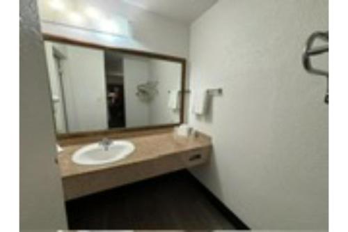 Motel 6 Mesa, AZ - Downtown - 화장실