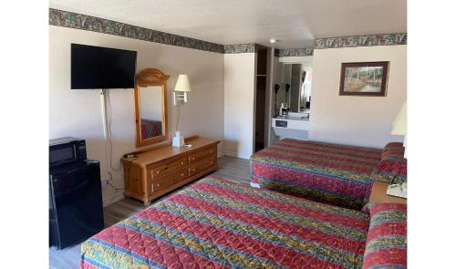 Lakeside Inn & Suites - image 9