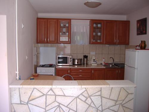 Fenyves Apartman - image 13
