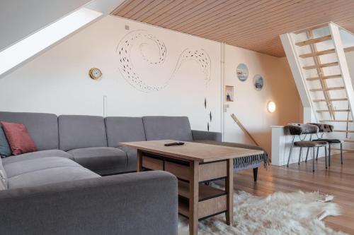 Ilulissat Stay - 4-bedroom villa with sea view and hot tub in ลูลิสซัท