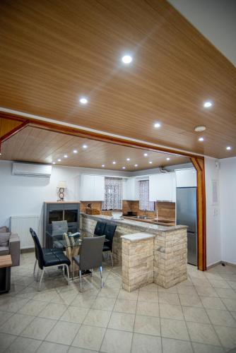NS Villa Archangelos in Nea Thesis