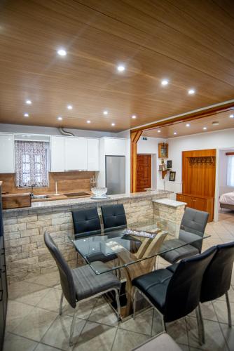 NS Villa Archangelos in Nea Thesis