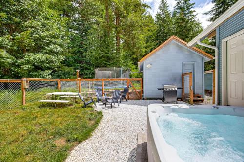 7 Mi to Mt Rainier NP: Home w/ Private Hot Tub! in 阿什福德