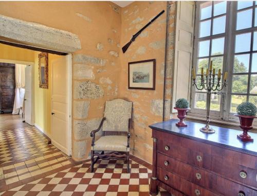 Château de Cadouzan (Chateau de Cadouzan) in การ์ญัก ปาล์ค