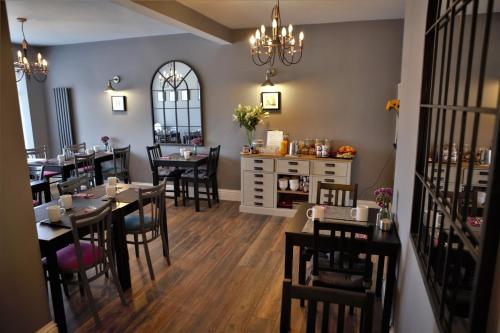 Skyline Guesthouse - image 14