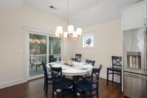 KH252 Between the Cs in Kitty Hawk (NC)