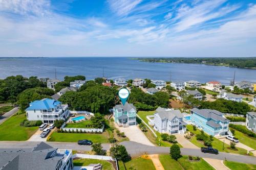 KH252 Between the Cs in Kitty Hawk (NC)