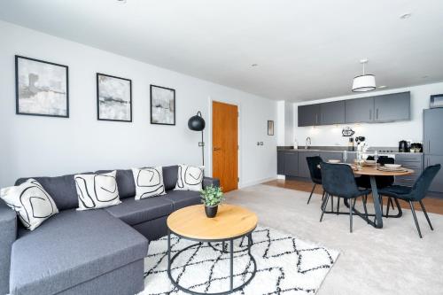 Modern City Penthouse with Balcony and Parking, Birmingham (fotografie 3)