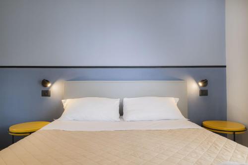 Double Room image 7