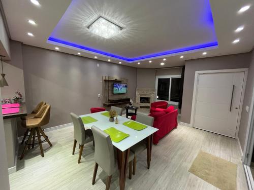 共用Lounge/電視區, Casa de Alto Padrão Verdes Campos POA (Casa de Alto Padrao Verdes Campos POA) in 雅爾丁伊圖薩巴拉