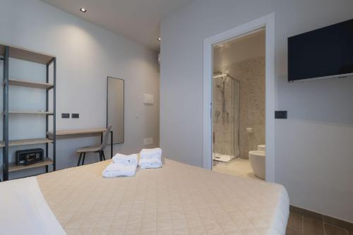 Double Room image 5