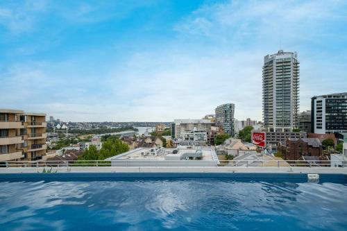 Aurelia Darling - Boutique Poolside Retreat near CBD - image 8