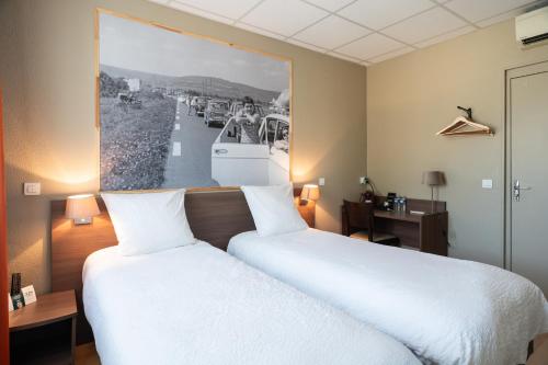 2 twin beds