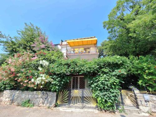 Apartments Ivy - 300 m from beach