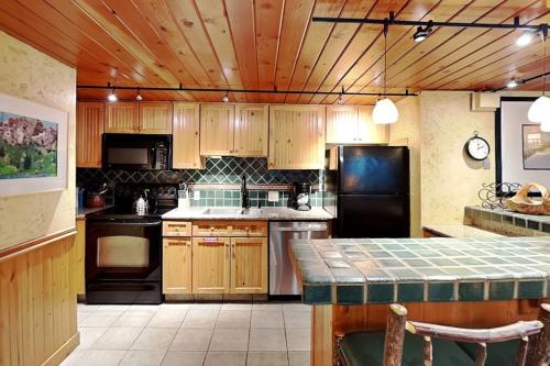 Timberline Condominiums 2 Bedroom Loft 3 Bath Unit A3H - image 2