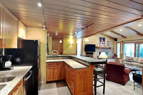 Timberline Condominiums 2 Bedroom Loft 3 Bath Unit A3H - image 11