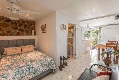 Studio Bella in Little Bay