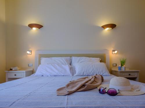 1 queen bed, 1 twin bed