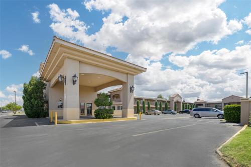 Best Western El Rancho Palacio - image 7