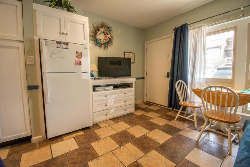 504 Sunsuite - Studio - image 37