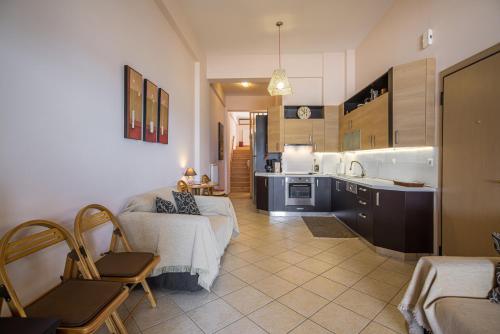 Seafront Studio with Loft Bed in 이타