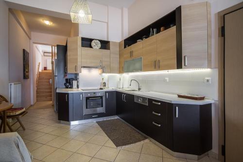 Seafront Studio with Loft Bed in 이타