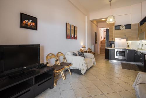 Seafront Studio with Loft Bed in 이타