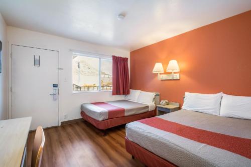 2 double beds