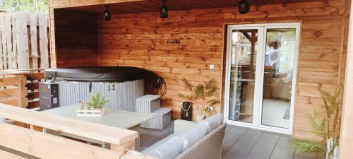 2 bedrooms, 3 beds