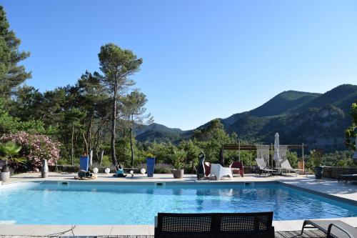 Swimming pool, Mas Des Collines Chambre de Charme avec vue et Piscine in Montaulieu