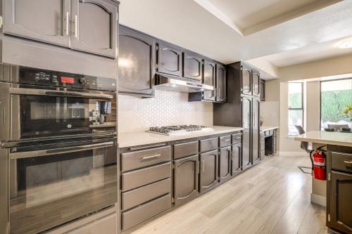 6 Mi to Las Vegas Strip Home with Pool and Patio!, Las Vegas (photo 9)